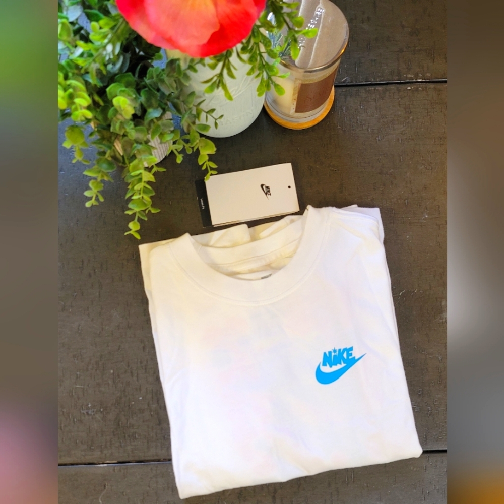 NWT Nike Girl's Tee Large